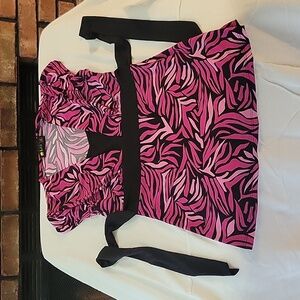 Cute pink and black shirt size medium.